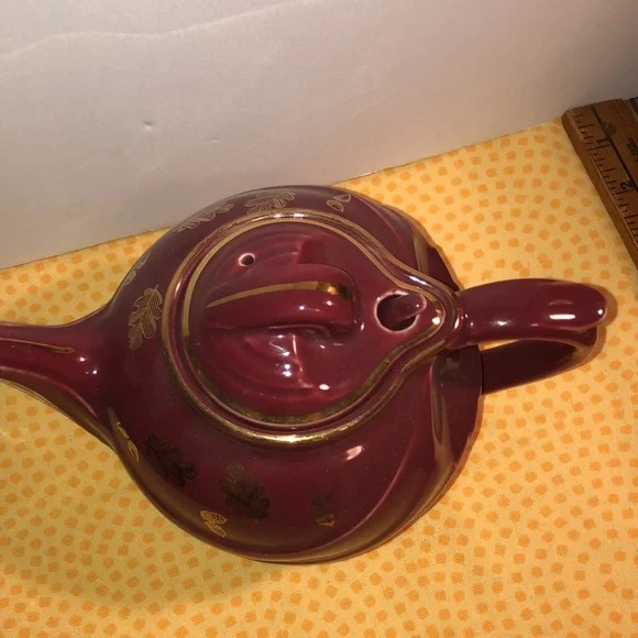 Vintage Hall burgundy and gold tea pot with hook lid - Picture 3 of 13